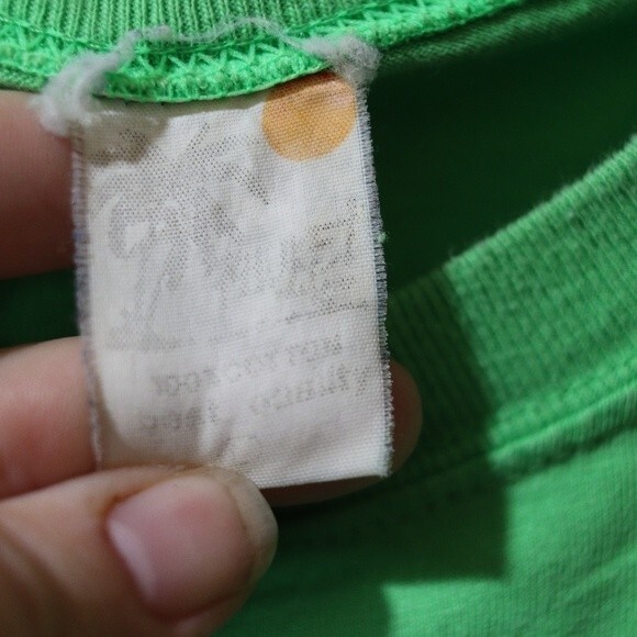 Vintage Phuket Thailand Green Embroidered Tourist Souvenir Tee Shirt Medium - Picture 9 of 9